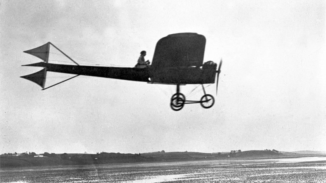 Harry flying over the sand at Newtownards.