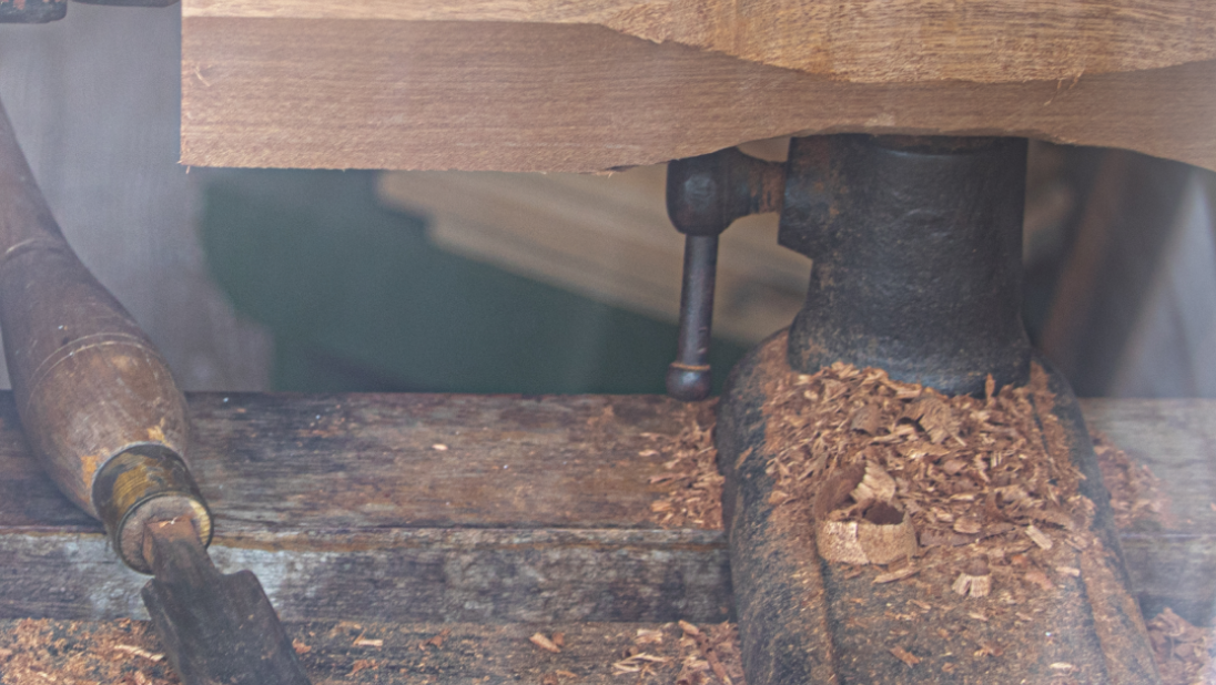 Shaping wood on Lathe