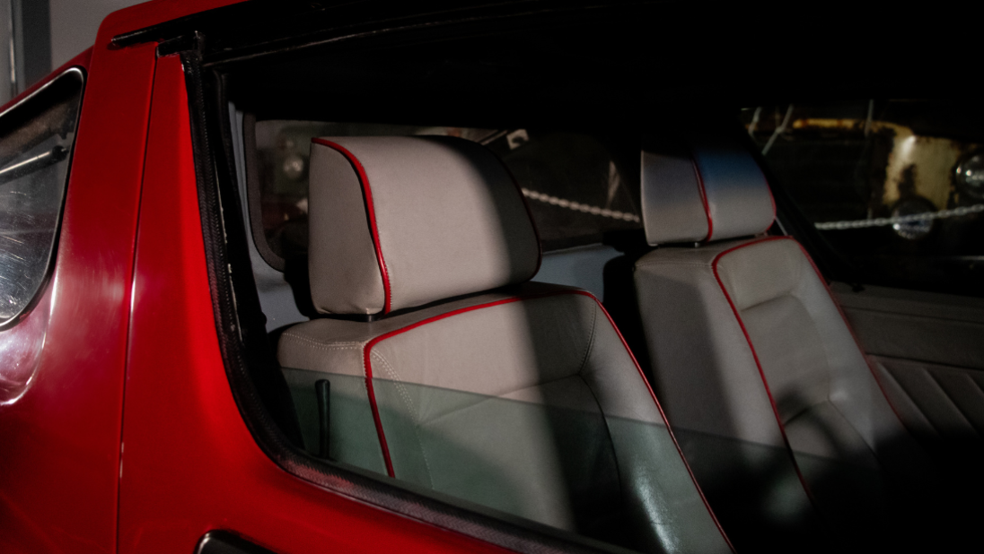 Clan Clover side interior