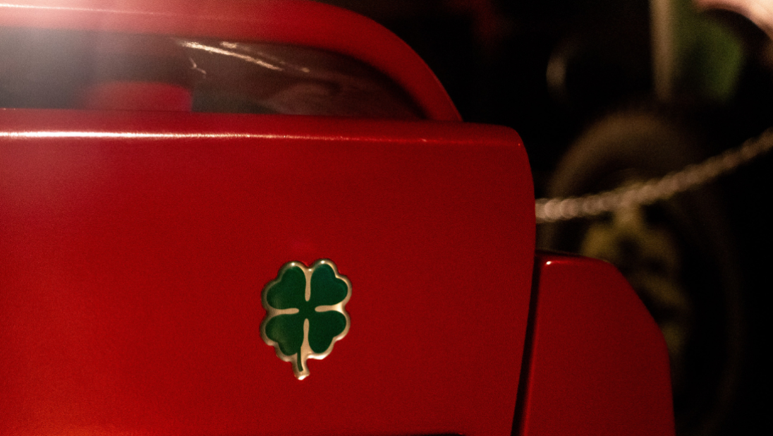 Clan Clover Car, clover emblem