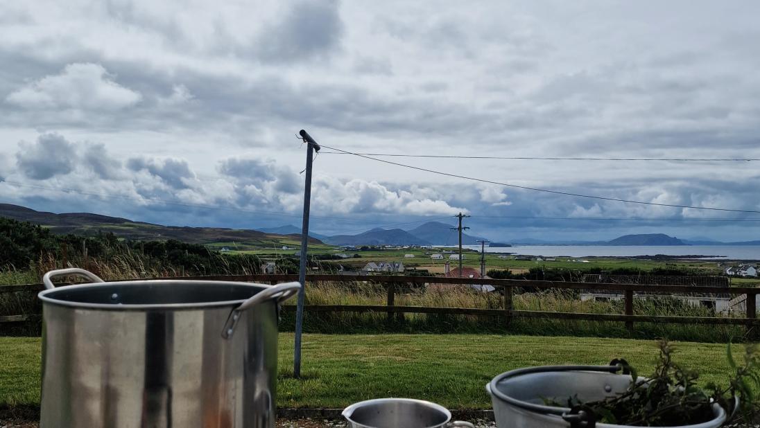 Outdoor dye kitchen