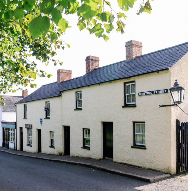 Side angle photo of the meeting street houses at the Ulster Folk Museum