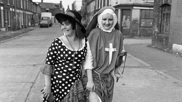 Frankie Quinn Photography - black and white image of two women 