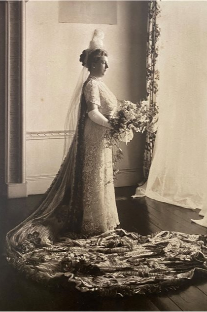 Elizabeth Balfour Laidlaw née Clark on day of court presentation, 1911