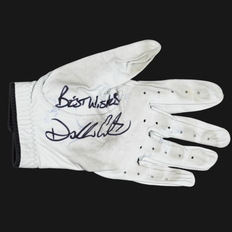 A golf glove signed by Darren Clarke.